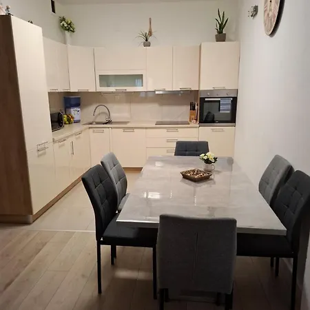 Sandra Apartman Podstrana